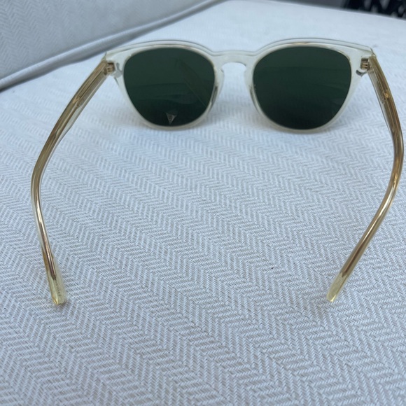 AUTHENTIC Burberry - Picture 3 of 4